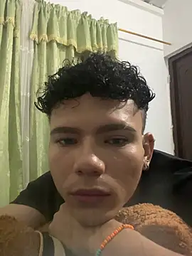 Snapshot of sebascuterouss chatting on April 23, 10:47 am sebascuterouss online show from April 23, 10:47 am