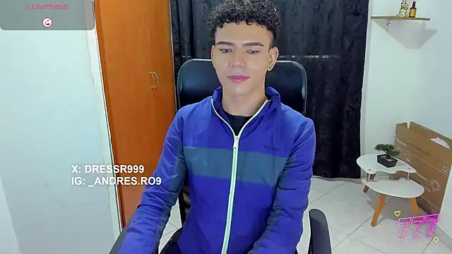 Snapshot of sebascuterouss chatting on July 4, 12:00 pm sebascuterouss online show from July 4, 12:00 pm