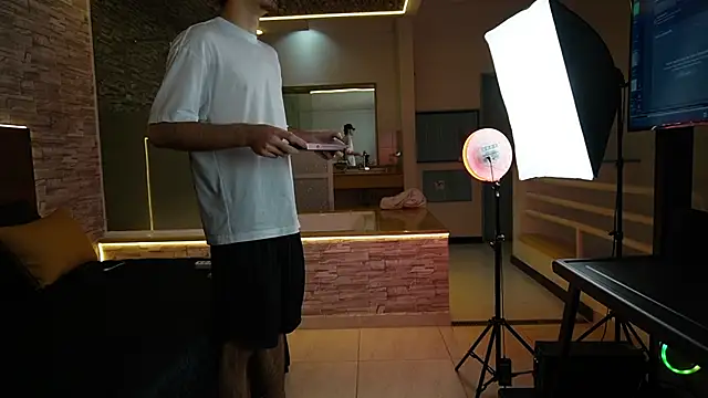 Enzo Crown online show from April 13, 8:25 pm