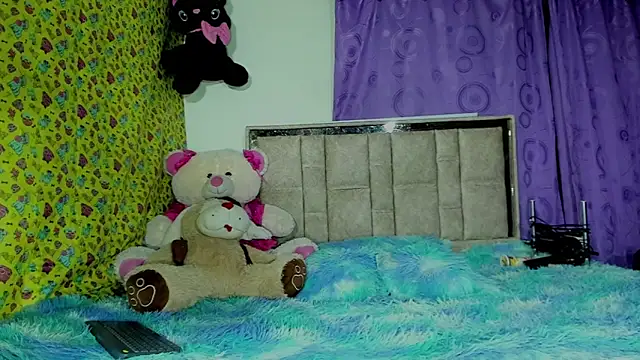 moniquehisk online show from April 18, 1:59 pm