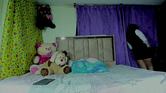 moniquehisk online show from April 25, 2:25 pm