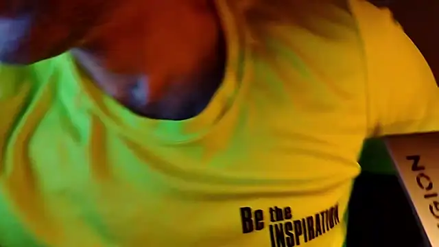 Snapshot of barebearstudio chatting on April 1, 9:21 am barebearstudio online show from April 1, 9:21 am