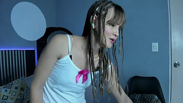 Snapshot of Alina_Valmont chatting on April 1, 7:22 pm Alina Valmont online show from April 1, 7:22 pm