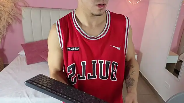 Snapshot of jhan_vassilis chatting on April 1, 1:41 pm jhan vassilis online show from April 1, 1:41 pm