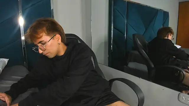 Snapshot of JeremySanders1_ chatting on April 3, 12:41 am JeremySanders1 online show from April 3, 12:41 am