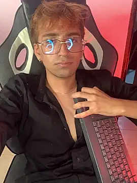 Snapshot of JeremySanders1_ chatting on April 6, 4:46 am JeremySanders1 online show from April 6, 4:46 am