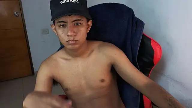 Snapshot of darknigthx chatting on April 4, 4:11 am darknigthx online show from April 4, 4:11 am