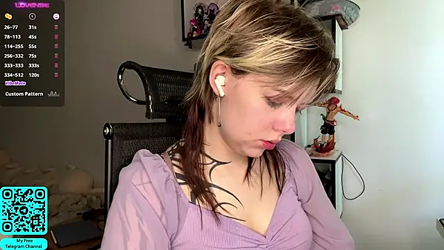 Snapshot of MadalynNosel chatting on May 9, 7:24 am MadalynNosel online show from May 9, 7:24 am