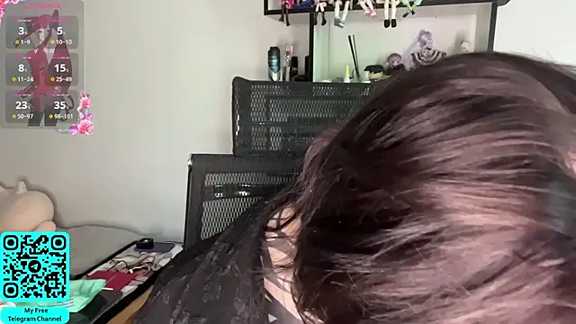 Snapshot of MadalynNosel chatting on July 5, 7:04 am MadalynNosel online show from July 5, 7:04 am