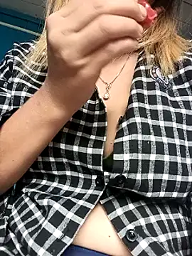 Bristy BigBoobs online show from June 4, 3:45 am