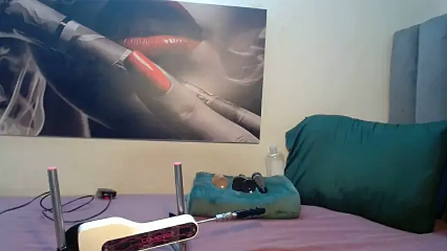 Snapshot of Lola-77 chatting on May 17, 10:55 am Lola-77 online show from May 17, 10:55 am