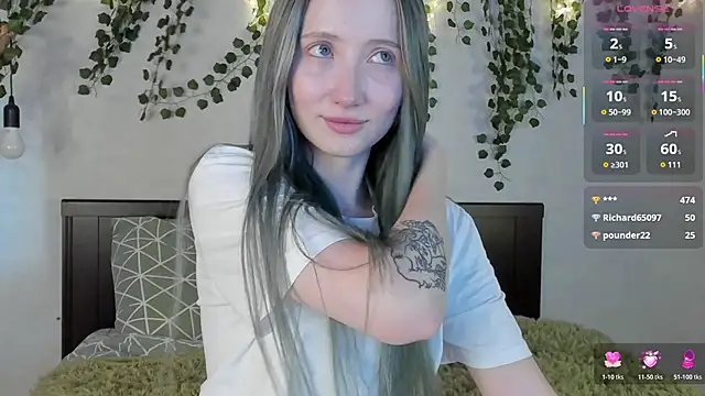 Snapshot of Leona_Vixen chatting on June 11, 12:43 am Leona Vixen online show from June 11, 12:43 am