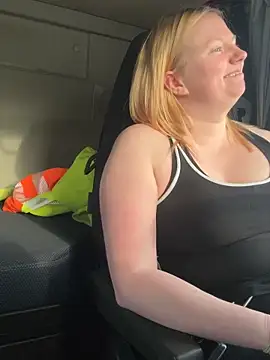 TruckerBabeLeenchen online show from April 9, 6:19 am