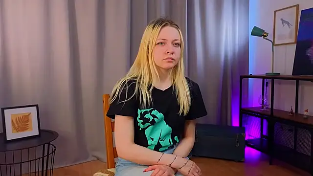 OliviaCaffery online show from April 8, 12:27 pm