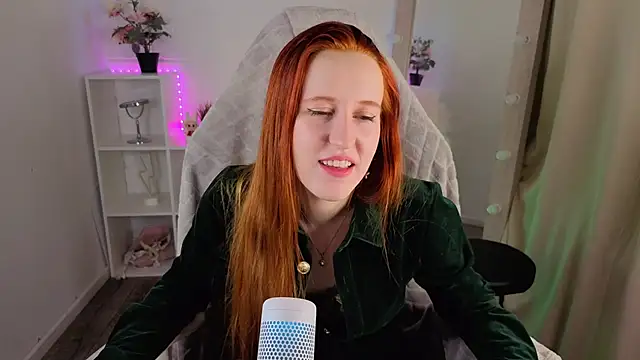 Snapshot of EvaBellea chatting on April 11, 7:45 am EvaBellea online show from April 11, 7:45 am