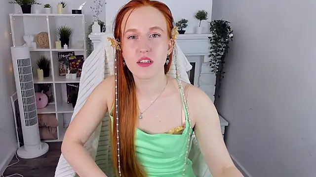 Snapshot of EvaBellea chatting on April 14, 1:28 pm EvaBellea online show from April 14, 1:28 pm