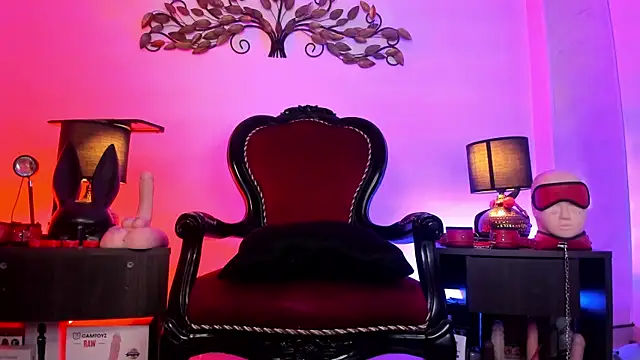 Snapshot of Madamedaphne_ chatting on July 10, 4:53 pm Madamedaphne online show from July 10, 4:53 pm