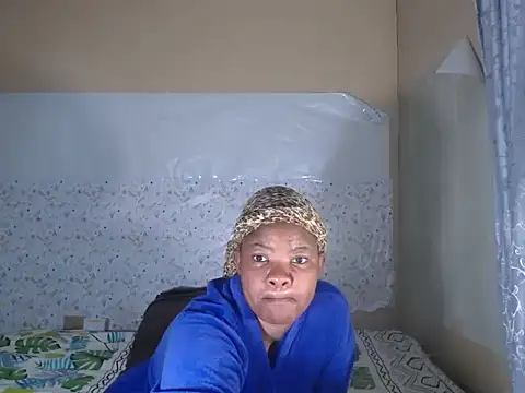 Snapshot of FloweSaltry chatting on May 6, 1:36 am FloweSaltry online show from May 6, 1:36 am