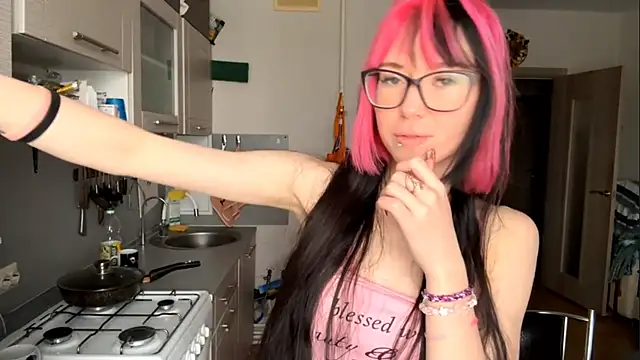 WifeAileen online show from April 9, 6:13 am