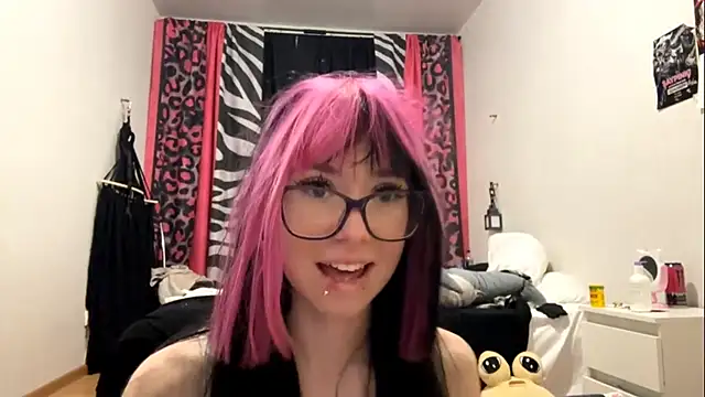 WifeAileen online show from May 25, 6:25 pm