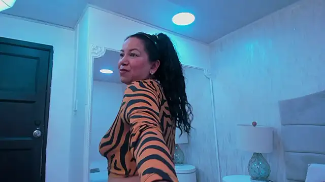 LizzFlores online show from April 23, 7:49 pm