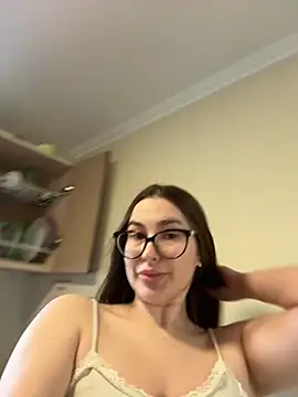 Lindasix online show from June 6, 7:13 am