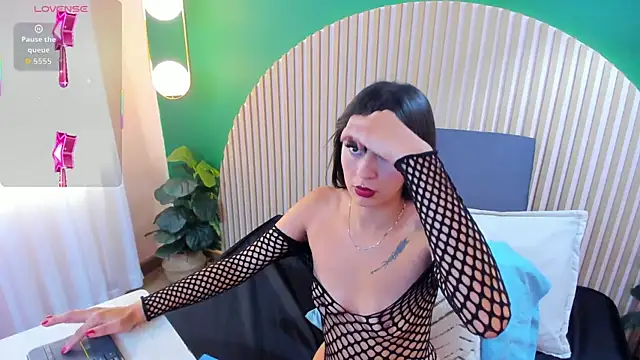 Alicecoule  online show from April 30, 11:38 am