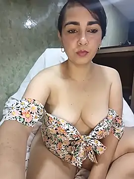 Snapshot of Emily_Divi69 chatting on April 10, 12:16 am Emily Divi69 online show from April 10, 12:16 am