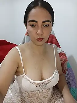 Snapshot of Emily_Divi69 chatting on May 13, 1:03 am Emily Divi69 online show from May 13, 1:03 am