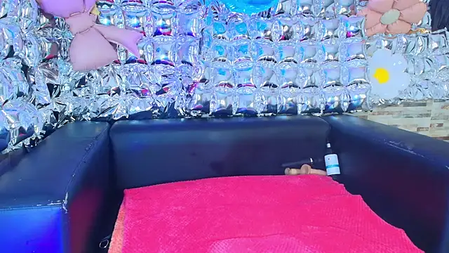 Snapshot of candy-paris chatting on May 25, 1:39 pm candy-paris online show from May 25, 1:39 pm