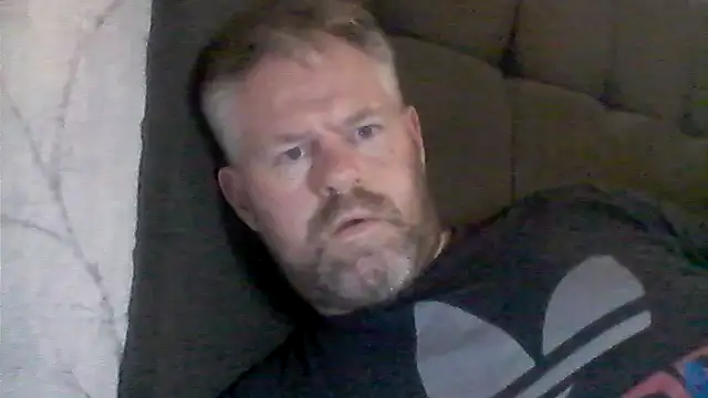 Snapshot of 81jonnyx chatting on April 1, 9:23 pm 81jonnyx online show from April 1, 9:23 pm