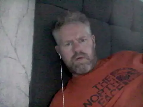 Snapshot of 81jonnyx chatting on April 2, 12:36 pm 81jonnyx online show from April 2, 12:36 pm