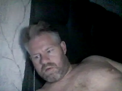 Snapshot of 81jonnyx chatting on April 3, 9:35 pm 81jonnyx online show from April 3, 9:35 pm
