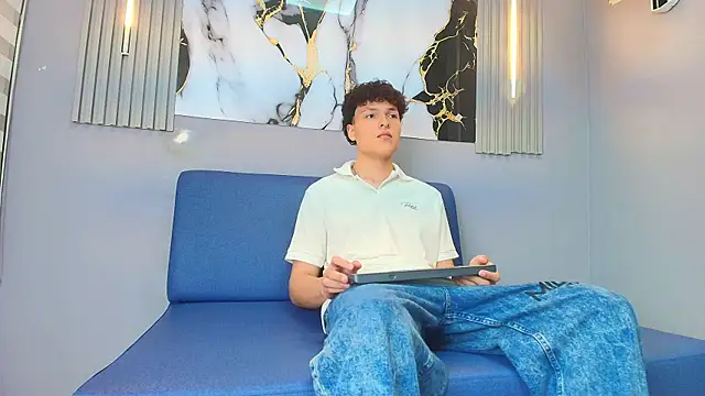 Snapshot of GOMEZZ_07 chatting on April 6, 8:10 pm GOMEZZ 07 online show from April 6, 8:10 pm