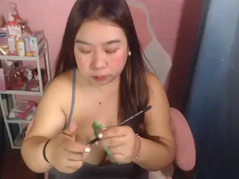 bella holy online show from June 8, 1:28 am
