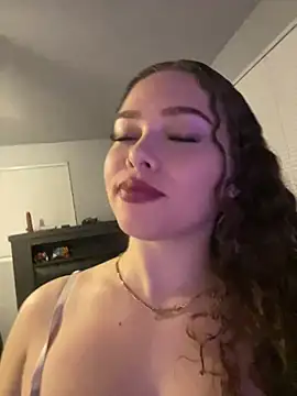 Snapshot of mariex83 chatting on April 27, 2:42 am mariex83 online show from April 27, 2:42 am