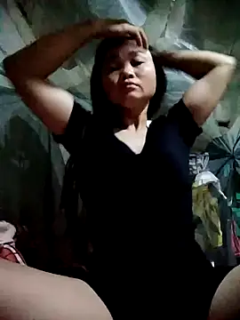 Snapshot of Tieuvy122 chatting on April 2, 6:49 pm Tieuvy122 online show from April 2, 6:49 pm