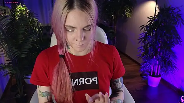 Snapshot of TerryMorris chatting on April 8, 5:29 am TerryMorris online show from April 8, 5:29 am