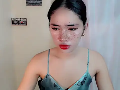 Snapshot of urasiankylie chatting on May 3, 5:02 am urasiankylie online show from May 3, 5:02 am
