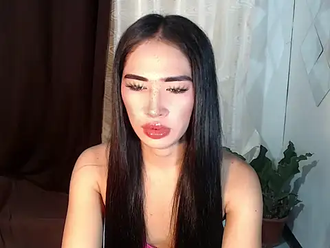 Snapshot of urasiankylie chatting on May 18, 6:03 pm urasiankylie online show from May 18, 6:03 pm