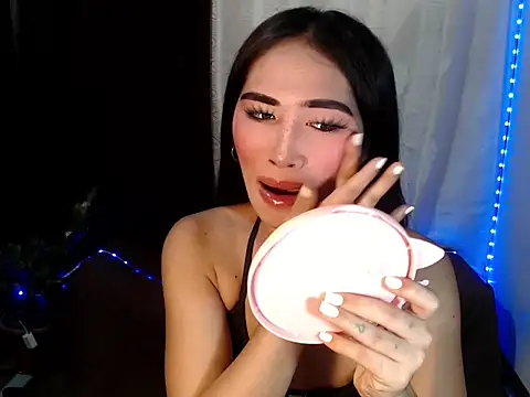 Snapshot of urasiankylie chatting on June 9, 5:35 pm urasiankylie online show from June 9, 5:35 pm