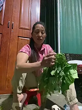 Snapshot of Huonglyna chatting on May 16, 12:26 pm Huonglyna online show from May 16, 12:26 pm