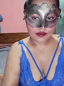 Maskedcurves online show from July 12, 7:43 am