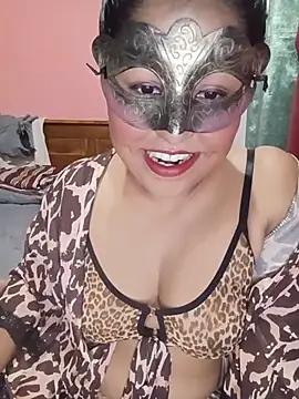 Maskedcurves online show from July 25, 4:48 pm