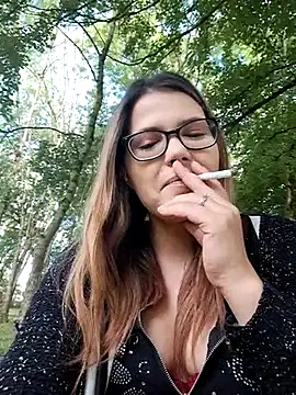Snapshot of maitresseLili chatting on May 7, 7:58 am maitresseLili online show from May 7, 7:58 am