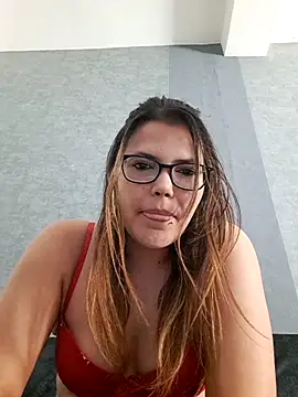Snapshot of maitresseLili chatting on May 11, 10:21 am maitresseLili online show from May 11, 10:21 am