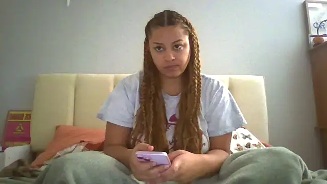 madzbailey online show from May 12, 7:22 pm