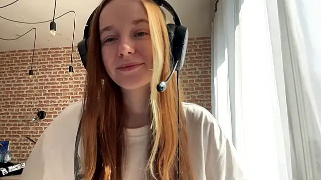 Snapshot of ElinRima chatting on April 4, 10:35 am ElinRima online show from April 4, 10:35 am