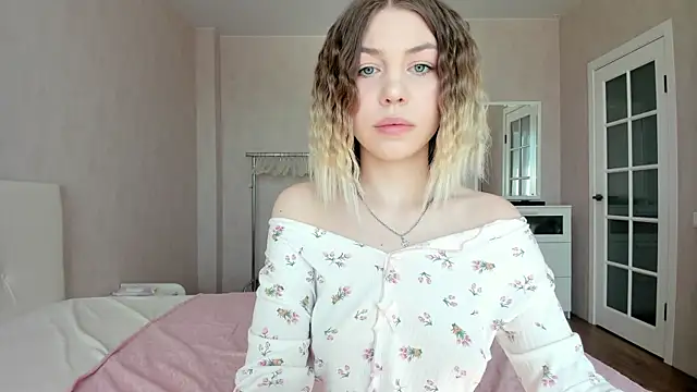 uma like online show from April 7, 8:48 am