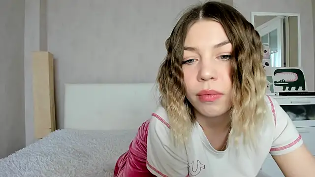 Snapshot of uma_like chatting on April 28, 2:27 am uma like online show from April 28, 2:27 am